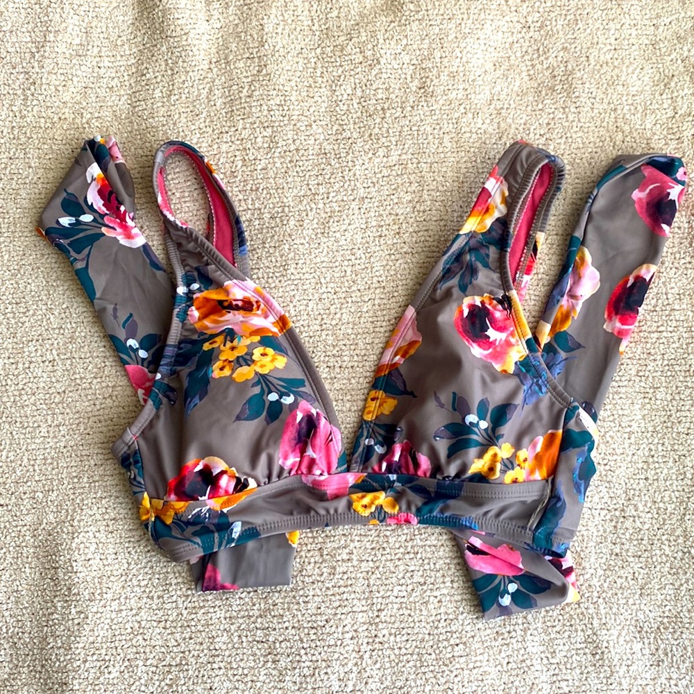 Target Shade & Shore tie back swim top size M